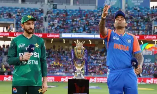 അയല്‍പ്പോരില്‍ പിന്മാറുമെന്ന് ഭീഷണി മുഴക്കി;  പഴയ ഉപകാരം ഓര്‍മ്മിപ്പിച്ച് ശ്രീലങ്കന്‍ ബോര്‍ഡ്; ഒടുവില്‍ പാക്കിസ്ഥാന്‍ യുടേണ്‍ അടിക്കുന്നു! കോടികളുടെ നഷ്ടം പേടിച്ച് നഖ്വി നിലപാട് മാറ്റുന്നു;  ലോകകപ്പിലെ ഗ്ലാമര്‍ പോരാട്ടം അരങ്ങേറുമോ?  അണിയറയില്‍ നാടകീയ നീക്കങ്ങള്‍