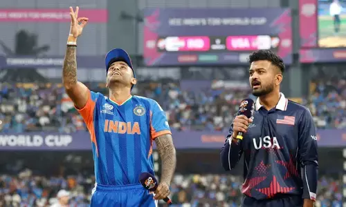 ജസ്പ്രീത് ബ്രുമ്ര പ്ലേയിംഗ് ഇലവനിലില്ല;  അര്‍ഷ്ദീപിനൊപ്പം രണ്ടാം പേസറായി മുഹമ്മദ് സിറാജ്; വാങ്കഡെയിലെ പിച്ച് ബാറ്റര്‍മാര്‍ക്ക് അനുകൂലം; എന്നിട്ടും അഭിഷേക് ശര്‍മ ആദ്യ പന്തില്‍ പുറത്ത്; തുടക്കത്തില്‍ ഇന്ത്യയെ ഞെട്ടിച്ച് അമേരിക്ക