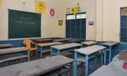 പരീക്ഷയ്ക്ക് വൈകിയെത്തിയതിന്റെ കാരണം ചോദിച്ചു; അധ്യാപികയുടെ കവിളില്‍ അടിച്ച ശേഷം തള്ളിയിട്ട് മര്‍ദിച്ച് വിദ്യാര്‍ത്ഥി: സ്‌കൂളിലേക്ക് ആളെ കൂട്ടിക്കൊണ്ടുവന്ന് അധ്യാപികയെ ഭീഷണിപ്പെടുത്തിയും 18കാരന്‍