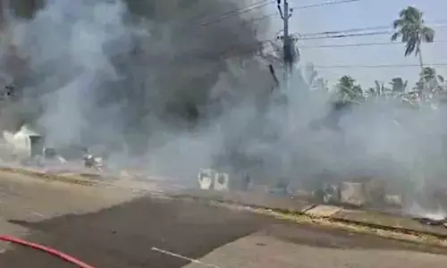 തൃശൂരില്‍ റഫ്രിജറേറ്റര്‍- എസി റിപ്പയറിംഗ് സ്ഥാപനത്തില്‍ തീപിടുത്തം