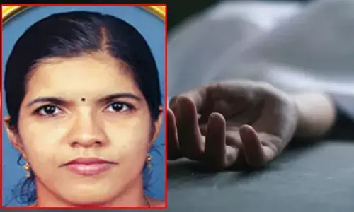 പുലർച്ചെ കൂട്ടുകാരിയെ യാത്രയാക്കി മടക്കം; പിന്നാലെ വൈറ്റിലയിൽ യുവതിയെ കാറിടിച്ച് തെറിപ്പിച്ചു; രണ്ട് കുരുന്നുകളെ തനിച്ചാക്കി ഗോപിക യാത്രയായി; ടാക്സി ഡ്രൈവർ കസ്റ്റഡിയിൽ