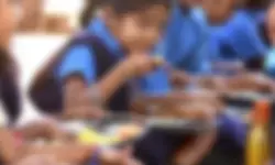 സര്‍ക്കാര്‍ സ്‌കൂളിലെ വിദ്യാര്‍ഥികള്‍ക്ക് ഭക്ഷ്യ വിഷ ബാധ; ഉച്ച ഭക്ഷണത്തില്‍ പല്ലി വീണിരുന്നുവെന്ന് നാട്ടുകാര്‍