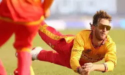 സിംബാബ്‌വെയുടെ സൂപ്പർമാൻ; ഒമാനെതിരെ വായുവിൽ പറന്ന് ക്യാച്ചെടുത്ത് 22-കാരൻ; ലോകകപ്പിൽ ബെന്നറ്റ് ഷോയിൽ അമ്പരന്ന് ക്രിക്കറ്റ് ലോകം; വൈറലായി വീഡിയോ