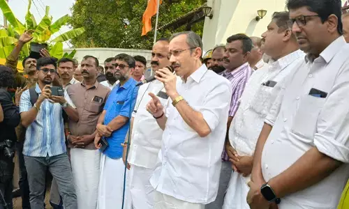 സ്വര്‍ണക്കൊള്ള കേസ് അട്ടിമറിക്കാന്‍ സി.പി.എം - കോണ്‍ഗ്രസ് കുറുവ സംഘം; പോറ്റിയെ സോണിയാ ഗാന്ധിയുടെ വീട്ടിലെത്തിച്ചത് എന്തിന്? ശബരിമല സ്വര്‍ണക്കൊള്ളയില്‍ ഇഡി അന്വേഷണം ഭയന്ന് പിണറായിയും സതീശനും; തുറന്നടിച്ച് എം.ടി രമേശ്