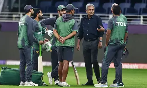 ഇന്ത്യയുമായുള്ള ഉഭയകക്ഷി പരമ്പര വേണമെന്ന പാക്കിസ്ഥാന്റെ ആവശ്യം തള്ളി; ആ കാര്യം തങ്ങളുടെ അധികാരപരിധിയിൽ വരുന്നതല്ലെന്ന് ഐസിസി; ലാഹോറിൽ 5 മണിക്കൂർ നീണ്ട ചർച്ച; അനിശ്ചിതാവസ്ഥ തുടരുന്നു