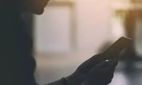 അമ്മയുടേയും ആന്റിയുടെയും നഗ്ന ചിത്രങ്ങള്‍ കാമുകന് അയച്ചു നല്‍കി 23കാരി; ചോദ്യം ചെയ്തതോടെ വീടുവിട്ടിറങ്ങി യുവതി: പരാതി നല്‍കി കുടുംബം