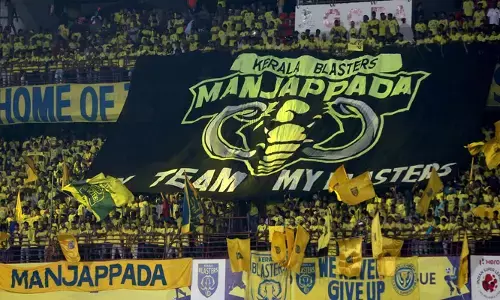 ബ്ലാസ്റ്റേഴ്‌സിന്റെ തട്ടകം കലൂർ തന്നെ; ഈ സീസണിലെ ഹോം മത്സരങ്ങളെല്ലാം കൊച്ചിയിൽ നടക്കുമെന്ന് ഔദ്യോഗിക സ്ഥിരീകരണം; മഞ്ഞക്കടൽ ഇരമ്പാൻ ജവഹർലാൽ നെഹ്‌റു സ്റ്റേഡിയം ഒരുങ്ങുന്നു