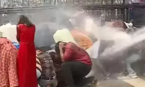 കേരള സര്‍വകലാശാലയില്‍ എസ്എഫ്‌ഐ പ്രതിഷേധം; ജലപീരങ്കി പ്രയോഗിച്ചു