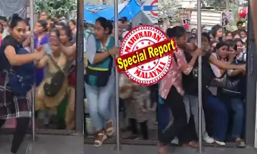 ലോക്കോപൈലറ്റ് ട്രെയിനിന്റെ ബ്രേക്ക് പിടിച്ച് സ്ലോ ഡൗൺ ചെയ്യുന്നതേ..ഉള്ളൂ; പ്ലേറ്റ് ഫോമിൽ നിറച്ച് ഒരു ഈച്ചയെ പൊതിയെ നിൽക്കുന്നത് പോലെ ജനക്കൂട്ടം; എല്ലാവരുടെയും ലക്ഷ്യം ഒന്ന് മാത്രം എങ്ങനേലും സീറ്റ് പിടിക്കുക; നിർത്തിയതും എല്ലാം മറന്ന് ഇടിച്ചുകയറുന്ന ഒരുകൂട്ടം സ്ത്രീകൾ; ജീവന് തന്നെ ഭീഷണിയാകുന്ന കാഴ്ച; ഇത് ഇന്ത്യൻ റയിൽവെയുടെ മറ്റൊരു മുഖം; ചർച്ചയായി ദൃശ്യങ്ങൾ