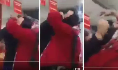 കാമുകിയുമായി വാലന്റൈന്‍സ് ഡേ ഷോപ്പിംഗിനെത്തി;  അവിടെ ഭാര്യയെ കണ്ടതോടെ ഭര്‍ത്താവ് മുങ്ങി; പിന്നാലെ  യുവതികളുടെ തല്ലുമാല;  വൈറലായി വീഡിയോ