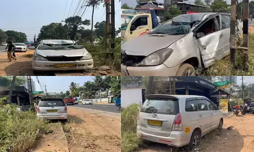 തിരുവല്ലയില്‍ മദ്യലഹരിയില്‍ മൂന്നംഗസംഘം സഞ്ചരിച്ച ഇന്നോവ വൈദ്യുത പോസ്റ്റില്‍ ഇടിച്ചുകയറി; ഓടയ്ക്ക് മുകളിലൂടെ ഓടിയത് 50 അടിയോളം; രണ്ടുപേര്‍ക്ക് പരിക്ക്; തലനാരിഴയ്ക്ക് ഒഴിവായത് വന്‍ ദുരന്തം