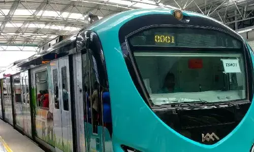 കൊച്ചി മെട്രോ നാളെ മുടങ്ങില്ല; വാട്ടര്‍ മെട്രോയും ഫീഡര്‍ ബസും നാളെ സര്‍വീസ് നടത്തും