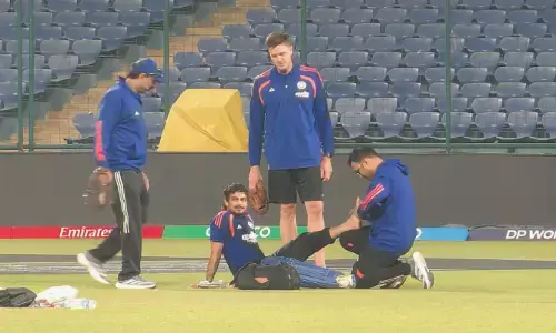 ബുമ്രയുടെ യോര്‍ക്കര്‍ കാലില്‍ കൊണ്ടു; അടിതെറ്റി വീണ് ഇഷാന്‍ കിഷന്‍; അഭിഷേക് ശര്‍മയും വിശ്രമത്തില്‍;  നമീബിയയെ നേരിടാന്‍ ഒരുങ്ങുന്ന ഇന്ത്യക്ക് ആശങ്ക; സഞ്ജു നാളെ കളിച്ചേക്കും