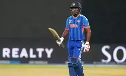 തുടരെ മൂന്ന് സിക്‌സും ഒരു ഫോറും; ലോകപ്പിലെ അരങ്ങേറ്റത്തില്‍ മിന്നല്‍ തുടക്കവുമായി സഞ്ജു; വീണ്ടും അതിര്‍ത്തി കടത്താനുള്ള ശ്രമത്തിനിടെ പുറത്ത്