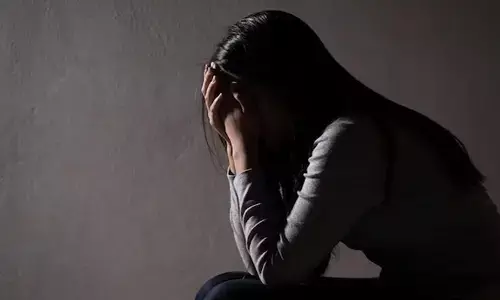 ആറു വര്‍ഷമായി ഭര്‍തൃ പിതാവ് പീഡിപ്പിക്കുന്നു; പുറത്ത് പറഞ്ഞാല്‍ മക്കളെ ഉപദ്രവിക്കുമെന്ന് ഭീഷണി; ഭര്‍ത്താവിനോട് പറഞ്ഞിട്ടും രക്ഷയില്ല: ഭര്‍ത്താവിന്റെ പിതാവിനെതിരെ പരാതി നല്‍കി സ്‌കൂള്‍ പ്രിന്‍സിപ്പല്‍