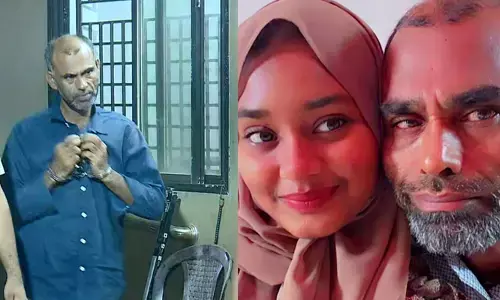 മഞ്ചേശ്വരം ഇരട്ടക്കൊലപാതക പ്രതിയെ വീട്ടിലെത്തിച്ച് തെളിവെടുത്തു; ഉമ്മർ ഫറൂഖിനെ കണ്ടതും പ്രതിഷേധവുമായി കുടുംബം; കൊലപാതകം വിവരിച്ച് പ്രതി