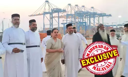 ഓര്‍ത്തഡോക്സ് സഭ തുമ്പമണ്‍ ഭദ്രാസനത്തിലെ 35 വൈദികര്‍ക്ക് വിഴിഞ്ഞം തുറമുഖം സന്ദര്‍ശനത്തിന് അവസരമൊരുക്കി മന്ത്രി വീണാ ജോര്‍ജ്;  വൈദികര്‍ക്കൊപ്പം മന്ത്രിമാര്‍ക്ക് അത്താഴ വിരുന്നും; റമ്പാന്‍, കോര്‍ എപ്പിസ്‌കോപ്പ എന്നിവര്‍ അടക്കമുള്ളവര്‍ ചിത്രത്തില്‍;  ആറന്മുള സീറ്റുറപ്പിക്കാനുള്ള വീണയുടെ നീക്കത്തില്‍ എതിര്‍പ്പ് രൂക്ഷം: ഭദ്രാസന കൗണ്‍സിലും സെക്രട്ടറിയും എതിര്‍പ്പുമായി രംഗത്ത്