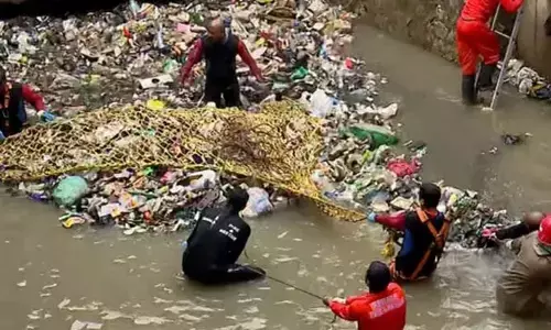 ആമയിഴഞ്ചാന്‍ തോട് കടന്നു പോകുന്ന സ്ഥലങ്ങളില്‍ മാലിന്യനിക്ഷേപം തടയാന്‍ ക്യാമറകള്‍ സ്ഥാപിക്കണം : മനുഷ്യാവകാശ കമ്മീഷന്‍