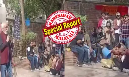 പാവപ്പെട്ടവൻ മര്യാദയ്ക്ക്..നിന്ന് പ്രസംഗിക്കുന്നതിനിടെ ദേഹത്ത് വെള്ളം നിറച്ച ബക്കറ്റ് എടുത്ത് ഒരൊറ്റ ഏറ്..; എന്താണ് നടക്കുന്നതെന്ന് അറിയാതെ പുള്ളിക്കാരൻ പെട്ടെന്ന് അവിടെ നിന്ന് മാറി; ഡൽഹി സര്‍വകലാശാലയിൽ ഒരു ചരിത്രകാരന് നേരെ അതിരുവിട്ട പ്രവർത്തി; പിന്നിലെ കാരണം ദുരൂഹം