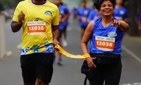 കാഴ്ചയെ മറച്ച ഇരുട്ടിനും തളര്ത്താനായില്ല ആ പാദങ്ങളെ; മാരത്തണില് താരമായി ലക്ഷ്മിനാരായണ കാഴ്ചയെ മറച്ച ഇരുട്ടിനും തളര്ത്താനായില്ല ആ പാദങ്ങളെ; മാരത്തണില് താരമായി ലക്ഷ്മിനാരായണ