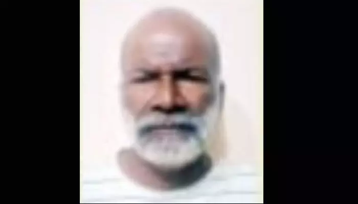 വീട്ടുചെലവിന് പണം ചോദിച്ചതില് അരിശം; അമ്മയെ മുറ്റത്തേക്ക് കസേരയടക്കം വലിച്ചെറിഞ്ഞ മകന് അറസ്റ്റില് വീട്ടുചെലവിന് പണം ചോദിച്ചതില് അരിശം; അമ്മയെ മുറ്റത്തേക്ക് കസേരയടക്കം വലിച്ചെറിഞ്ഞ മകന് അറസ്റ്റില്