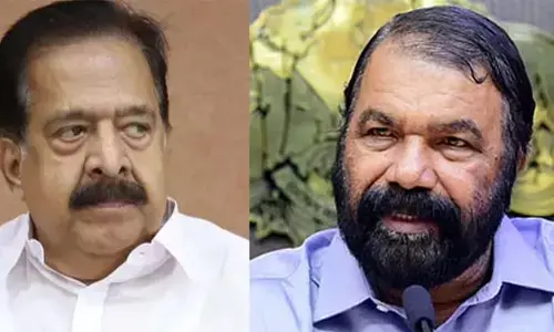 പാഠപുസ്തക വിതരണത്തില്‍ തുഗ്ലക്ക് കളി; മന്ത്രി ശിവന്‍കുട്ടിയെ വിമര്‍ശിച്ച് ചെന്നിത്തല