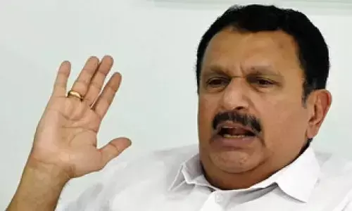 കുറ്റ്യാടിയില്‍ സ്‌നേഹ തള്ളല്‍ ആയാലും സ്‌നേഹത്തല്ലല്‍ ആയാലും തിരഞ്ഞെടുപ്പില്‍ ദോഷം ചെയ്യും; ഈ പ്രവണത അവസാനിപ്പിക്കണം; തിരഞ്ഞെടുപ്പ് വിജയമാണ് മുഖ്യം; ചാനലുകളില്‍ മുഖം കാണിക്കാന്‍ വേണ്ടിയുള്ള ഇത്തരം തള്ളലുകളെ ജനം പരിഹസിക്കുമെന്നും കെ.മുരളീധരന്‍