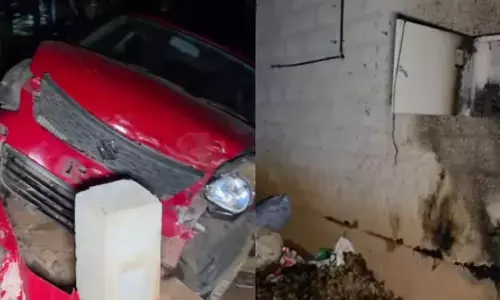 അടിച്ചുമാറ്റിയ പിക്കപ്പ് വാനുമായി എത്തി പ്രദേശത്തെ മുഴുവൻ നടുക്കി യുവാവ്; റോഡരികിലെ കാര്‍ ഇടിച്ചു തകര്‍ത്തു; വെളിച്ചെണ്ണ മില്ലിന് തീയിട്ടു; ഭയപ്പെടുത്തുന്ന സംഭവം താമരശ്ശേരിയിൽ