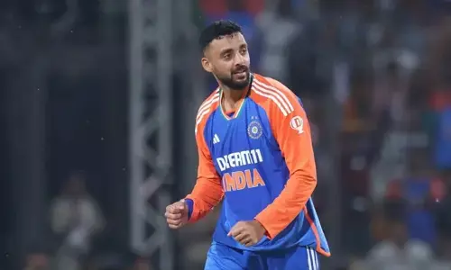 ഇതൊരിക്കലും കണ്ടിട്ടില്ലാത്ത മാജിക്; ഇങ്ങനെയുള്ള ബൗളർമാർ ചുരുക്കം ചില രാജ്യങ്ങളിൽ മാത്രമേയുള്ളൂ; വരുൺ ചക്രവർത്തിയുടെ മിസ്റ്ററി സ്പിന്നിന് മുന്നിൽ പകച്ചുപോയെന്ന് നമീബിയൻ നായകൻ