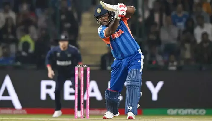 പാക്കിസ്ഥാനെതിരെ അഭിഷേക് ശര്മ കളിക്കുമോ? അടിച്ചുതകര്ക്കാന് സഞ്ജുവിന് ഒരു അവസരം കൂടി; റിങ്കു സിംഗ് പുറത്താകും; പകരമെത്തുക ഓള്റൗണ്ടര്; ഇന്ത്യന് ടീമില് മൂന്ന് മാറ്റങ്ങള്ക്ക് സാധ്യത; സഞ്ജുവിനെ കളിപ്പിക്കണമെന്ന് മുഹമ്മദ് കൈഫും പാക്കിസ്ഥാനെതിരെ അഭിഷേക് ശര്മ കളിക്കുമോ? അടിച്ചുതകര്ക്കാന് സഞ്ജുവിന് ഒരു അവസരം കൂടി; റിങ്കു സിംഗ് പുറത്താകും; പകരമെത്തുക ഓള്റൗണ്ടര്; ഇന്ത്യന് ടീമില് മൂന്ന് മാറ്റങ്ങള്ക്ക് സാധ്യത; സഞ്ജുവിനെ കളിപ്പിക്കണമെന്ന് മുഹമ്മദ് കൈഫും