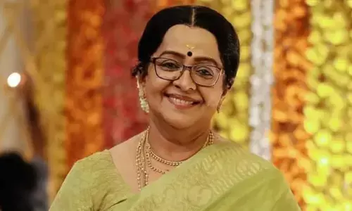 എന്തിനാണ് 400 കോടിയും 500 കോടിയുമിറക്കി പടം ചെയ്യുന്നത്?; ആ തള്ള കൊള്ളാം എന്ന് കേൾക്കുന്നതാണ് സന്തോഷം; പ്രകമ്പനത്തിന്റെ വിജയത്തിൽ ആവേശം പങ്കുവെച്ച് മല്ലിക സുകുമാരൻ