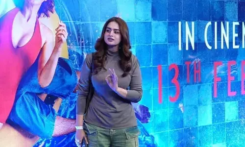 ബഹുമാനം സ്വയം കളയരുത്, ദയവായി ഇതു ചെയ്യരുത്.. നല്ലതല്ല; പിന്നിൽനിന്ന് ഫോട്ടോയെടുക്കാൻ ശ്രമിച്ച പാപ്പരാസികളോട് രൂക്ഷമായി പ്രതികരിച്ച് നടി അയേഷ ഖാൻ