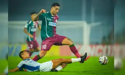 ആദ്യ പകുതിയില്‍ ജാമി മക്ലാരന്‍ മുന്നിലെത്തിച്ചു;  ഇന്‍ജറി ടൈമില്‍ ഗോള്‍പട്ടിക തികച്ച് ടോം ആല്‍ഡ്രഡ്;  ഐ.എസ്.എല്‍ ഉദ്ഘാടന മത്സരത്തില്‍ ബ്ലാസ്റ്റേഴ്‌സിന് തോല്‍വി; മോഹന്‍ ബഗാന്‍ ജയം ഏകപക്ഷീയമായ രണ്ട് ഗോളുകള്‍ക്ക്