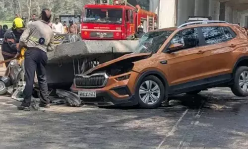 മുംബൈയില്‍ നിര്‍മ്മാണത്തിലിരുന്ന മെട്രോ തൂണിന്റെ ഒരു ഭാഗം തകര്‍ന്നുവീണു; ഒരാള്‍ മരിച്ചു