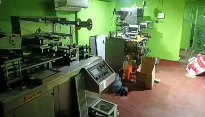 ബിഹാറില് വ്യാജ മരുന്ന് ഫാക്ടറി കണ്ടെത്തി; 27 കിലോഗ്രാം പാരസെറ്റമോള് പൗഡറും ,19,800 വ്യാജ സിങ്ക് ഗുളികകളും പിടിച്ചെടുത്തു: ഒന്പത് പേര് അറസ്റ്റില് ബിഹാറില് വ്യാജ മരുന്ന് ഫാക്ടറി കണ്ടെത്തി; 27 കിലോഗ്രാം പാരസെറ്റമോള് പൗഡറും ,19,800 വ്യാജ സിങ്ക് ഗുളികകളും പിടിച്ചെടുത്തു: ഒന്പത് പേര് അറസ്റ്റില്