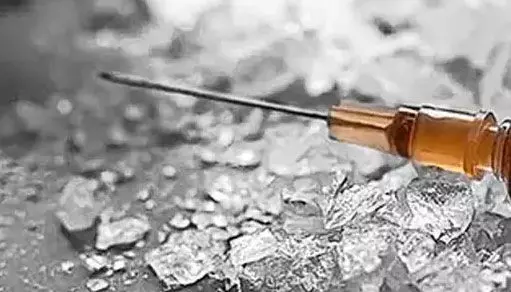 കൊച്ചിയില് മെന്സ് ഹോസ്റ്റലില് മയക്കുമരുന്ന് വേട്ട: മട്ടാഞ്ചേരി സ്വദേശി പിടിയില് കൊച്ചിയില് മെന്സ് ഹോസ്റ്റലില് മയക്കുമരുന്ന് വേട്ട: മട്ടാഞ്ചേരി സ്വദേശി പിടിയില്