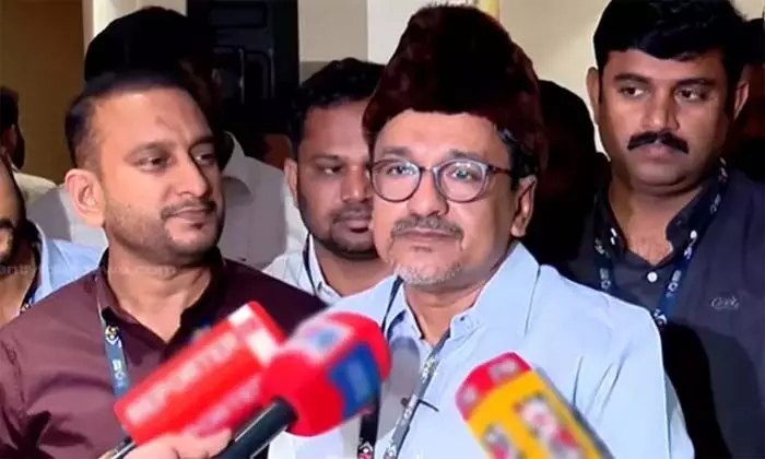 സുന്നി ഐക്യം യാഥാര്ഥ്യമാക്കാന് എന്നും മുന്പന്തിയിലുണ്ടാകും; എല്ലാ നന്മകളും നേരുന്നു; മുസ്ലീം ലീഗിനെ മാറ്റി നിര്ത്താന് പറ്റില്ല: സാദിഖലി തങ്ങള് സുന്നി ഐക്യം യാഥാര്ഥ്യമാക്കാന് എന്നും മുന്പന്തിയിലുണ്ടാകും; എല്ലാ നന്മകളും നേരുന്നു; മുസ്ലീം ലീഗിനെ മാറ്റി നിര്ത്താന് പറ്റില്ല: സാദിഖലി തങ്ങള്