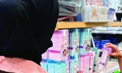 അവധി ദിവസങ്ങളിലും പരിശോധന ശക്തമാക്കി; ഫ്രൈഡേ മാർക്കറ്റിൽ മിന്നൽ റെയ്ഡ്; വ്യാജ ബ്രാൻഡുകൾ വിറ്റ സ്റ്റാൾ പൂട്ടിച്ച് അധികൃതർ അവധി ദിവസങ്ങളിലും പരിശോധന ശക്തമാക്കി; ഫ്രൈഡേ മാർക്കറ്റിൽ മിന്നൽ റെയ്ഡ്; വ്യാജ ബ്രാൻഡുകൾ വിറ്റ സ്റ്റാൾ പൂട്ടിച്ച് അധികൃതർ