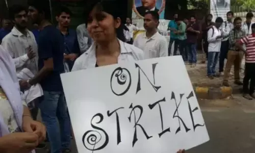 മെഡിക്കല്‍ കോളജ് ഡോക്ടര്‍മാര്‍ അനിശ്ചിതകാല സമരത്തിലേക്ക്; ഒ പി ബഹിഷ്‌കരണം തിങ്കളാഴ്ച മുതല്‍