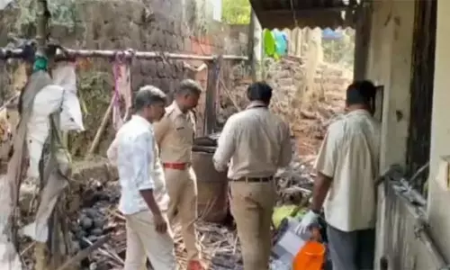 മകളെ മര്‍ദിച്ചത് ചോദ്യം ചെയ്തു; ഭാര്യാമാതാവിന്റെ വീടിന് മരുമകന്‍ തീയിട്ടു