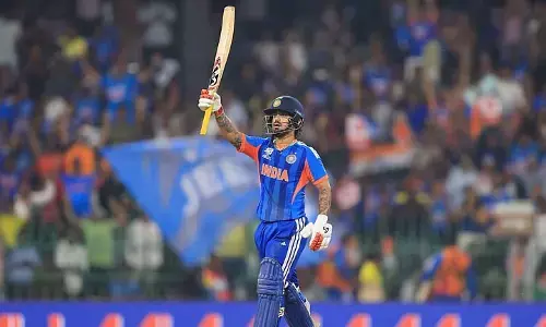 തുടക്കത്തില്‍ വീണ് അഭിഷേക് ശര്‍മ്മ;  പാക് ബൗളര്‍മാരെ അടിച്ചു പറത്തി ഇഷാന്‍ കിഷന്‍; 27 പന്തില്‍ അര്‍ധ സെഞ്ച്വറി; പാക്കിസ്ഥാനെതിരെ ഇന്ത്യ മികച്ച സ്‌കോറിലേക്ക്