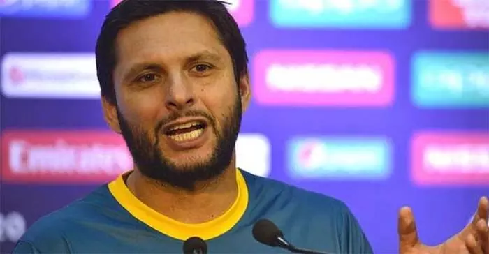 ബാബറിനെയും ഷഹീനെയും ഷദാബിനെയും പുറത്താക്കൂ; അടുത്ത മത്സരം മുതല് യുവതാരങ്ങള്ക്ക് അവസരം നല്കണം; പാക്കിസ്ഥാന് ടീമിനെതിരെ ആഞ്ഞടിച്ച് ഷാഹിദ് അഫ്രീദി ബാബറിനെയും ഷഹീനെയും ഷദാബിനെയും പുറത്താക്കൂ; അടുത്ത മത്സരം മുതല് യുവതാരങ്ങള്ക്ക് അവസരം നല്കണം; പാക്കിസ്ഥാന് ടീമിനെതിരെ ആഞ്ഞടിച്ച് ഷാഹിദ് അഫ്രീദി