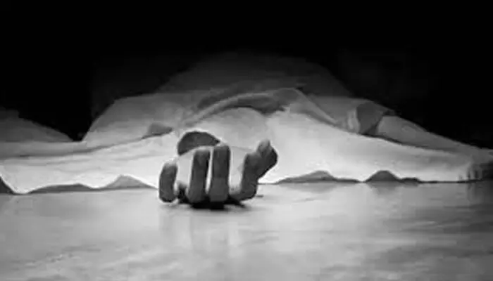 വിഴിഞ്ഞത്ത് ഹോട്ടലില് നിന്ന് ഭക്ഷണം കഴിച്ചവര്ക്ക് ഭക്ഷ്യവിഷബാധ; രണ്ടു പേര് മരിച്ചു: നാലു പേര് ചികിത്സയില് വിഴിഞ്ഞത്ത് ഹോട്ടലില് നിന്ന് ഭക്ഷണം കഴിച്ചവര്ക്ക് ഭക്ഷ്യവിഷബാധ; രണ്ടു പേര് മരിച്ചു: നാലു പേര് ചികിത്സയില്