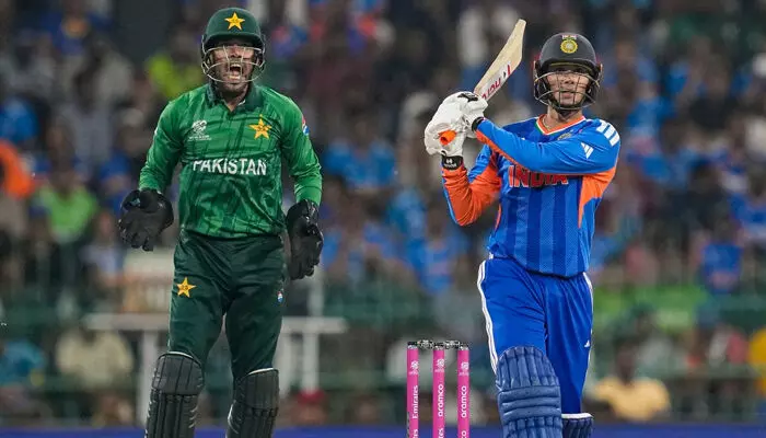 ക്രീസിലെത്തിയാൽ ആദ്യം ഒരു സിംഗിൾ എടുക്കൂ, പിന്നീട് ആക്രമിച്ചു കളിക്കാം; അങ്ങനെ ചെയ്യുന്നത് ആത്മവിശ്വാസം വർധിപ്പിക്കും; ഇന്ത്യൻ ഓപ്പണര്ക്ക് ഉപദേശവുമായി സുനിൽ ഗവാസ്കർ ക്രീസിലെത്തിയാൽ ആദ്യം ഒരു സിംഗിൾ എടുക്കൂ, പിന്നീട് ആക്രമിച്ചു കളിക്കാം; അങ്ങനെ ചെയ്യുന്നത് ആത്മവിശ്വാസം വർധിപ്പിക്കും; ഇന്ത്യൻ ഓപ്പണര്ക്ക് ഉപദേശവുമായി സുനിൽ ഗവാസ്കർ