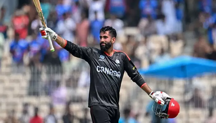 കിവീസിനെ അടിച്ചുപരത്തി കാനഡയുടെ യുവരാജ്; 19-ാം വയസ്സിൽ ലോകകപ്പ് സെഞ്ച്വറി; അച്ഛൻ നൽകിയ പേരിനോട് നീതിപുലർത്തി ഇന്ത്യൻ വംശജൻ; ചെപ്പോക്കിൽ ചരിത്രമെഴുതി യുവരാജ് സാമ്ര കിവീസിനെ അടിച്ചുപരത്തി കാനഡയുടെ യുവരാജ്; 19-ാം വയസ്സിൽ ലോകകപ്പ് സെഞ്ച്വറി; അച്ഛൻ നൽകിയ പേരിനോട് നീതിപുലർത്തി ഇന്ത്യൻ വംശജൻ; ചെപ്പോക്കിൽ ചരിത്രമെഴുതി യുവരാജ് സാമ്ര