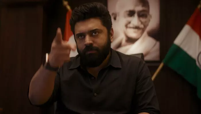 രാഷ്ട്രീയപ്പോരിന്റെ കഥയുമായി ബിഗ് ബജറ്റ് ചിത്രം; ബി. ഉണ്ണികൃഷ്ണൻ ഒരുക്കുന്ന നിവിൻ പോളി ചിത്രം പ്രതിഛായ; ട്രെയ്ലർ പുറത്ത് രാഷ്ട്രീയപ്പോരിന്റെ കഥയുമായി ബിഗ് ബജറ്റ് ചിത്രം; ബി. ഉണ്ണികൃഷ്ണൻ ഒരുക്കുന്ന നിവിൻ പോളി ചിത്രം പ്രതിഛായ; ട്രെയ്ലർ പുറത്ത്