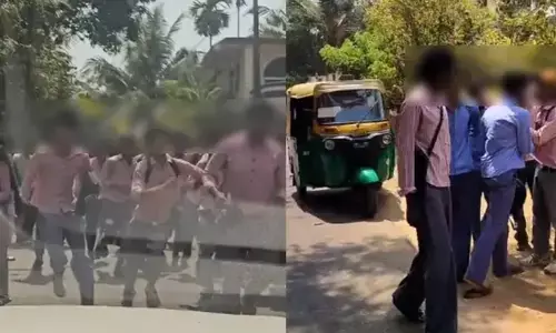 പ്ലസ് വണ് പ്ലസ് ടു വിദ്യാര്ത്ഥികള് തമ്മില് കൂട്ടത്തല്ല്; പിടിച്ചുമാറ്റാനെത്തിയ ഓട്ടോ ഡ്രൈവര്ക്ക് മര്ദ്ദനമേറ്റു പ്ലസ് വണ് പ്ലസ് ടു വിദ്യാര്ത്ഥികള് തമ്മില് കൂട്ടത്തല്ല്; പിടിച്ചുമാറ്റാനെത്തിയ ഓട്ടോ ഡ്രൈവര്ക്ക് മര്ദ്ദനമേറ്റു