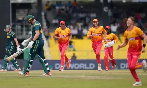 സിംബാബ്വെ-അയര്‍ലന്‍ഡ് മത്സരം മഴമുടക്കി; ലോകകപ്പില്‍ നിന്നും ഓസ്‌ട്രേലിയ പുറത്ത്! അഞ്ച് പോയിന്റുമായി സിംബാബ്വെ സൂപ്പര്‍ 8-ലേക്ക്; 2009-ന് ശേഷം ആദ്യമായി ഗ്രൂപ്പ് ഘട്ടത്തില്‍ പുറത്താകുന്നതിന്റെ നാണക്കേടില്‍ കങ്കാരുപ്പട