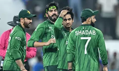 ഇന്ത്യയോട് തോറ്റു,  യുഎസ്എ രണ്ടാമത്; സൂപ്പര്‍ 8 ഉറപ്പിക്കാന്‍  പാക്കിസ്ഥാന് ഇന്ന് ജീവന്മരണ പോരാട്ടം; ബാബറിനും അഫ്രീദിക്കും പണികിട്ടുമോ? സൂപ്പര്‍ താരങ്ങളെ പുറത്തിരുത്താന്‍ പാക് നീക്കം;  മഴ കളി മുടക്കിയാല്‍ ആര് കടക്കും?