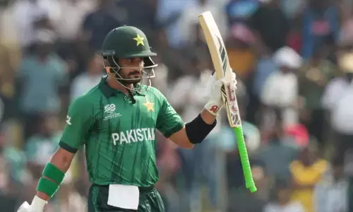 നിർണായക പോരാട്ടത്തിൽ നമീബിയയെ തല്ലിച്ചതച്ച് പാകിസ്ഥാൻ; ഫർഹാന് തകർപ്പൻ സെഞ്ചുറി; അവസാന ഓവറുകളിൽ കത്തിക്കയറി ഷദാബ് ഖാൻ; 200 റൺസ് വിജയലക്ഷ്യം